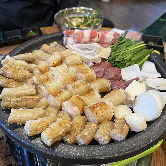 한우 생 소곱창 모듬세트 생곱창 생대창 염통 오드레기까지 1.2kg + 소스증정 : WIHT-BOM
