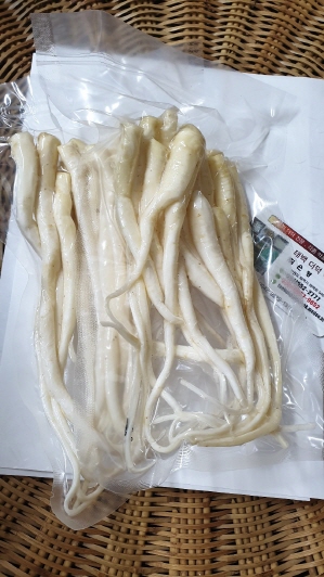 강원도태백고랭지6년근노지 국내산 깐더덕,깐도라지(300g)단위 : 태백더덕직판장