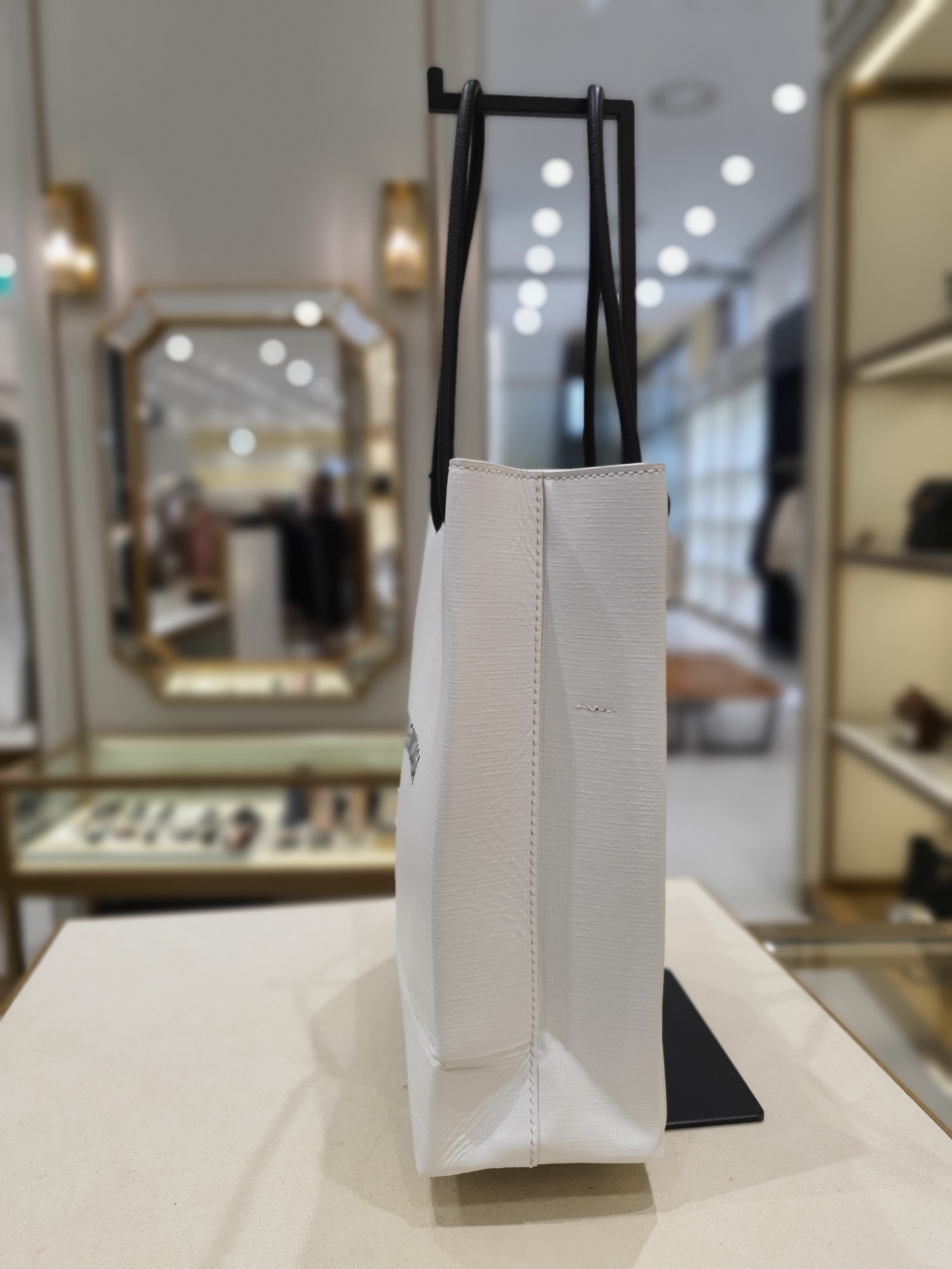 [발렌시아가]  롯데 탑스 쇼핑 도트 숄더백 (1XBGL6BG323/5978600AI2N)WH : 롯데 광교점 롯데탑스