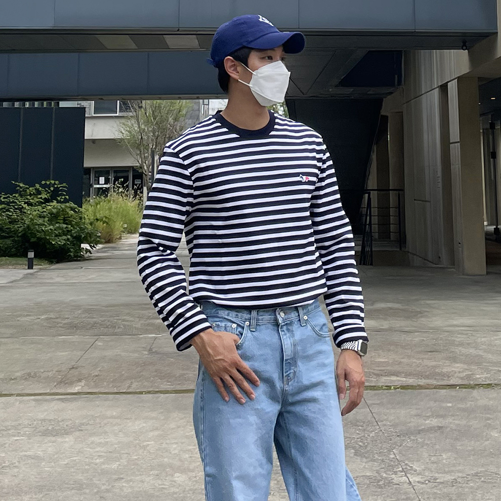 메종키츠네 남자 트리컬러 폭스패치 마린 스트라이프 긴팔 티셔츠 ( 블랙,네이비 ) : 홀리스패션