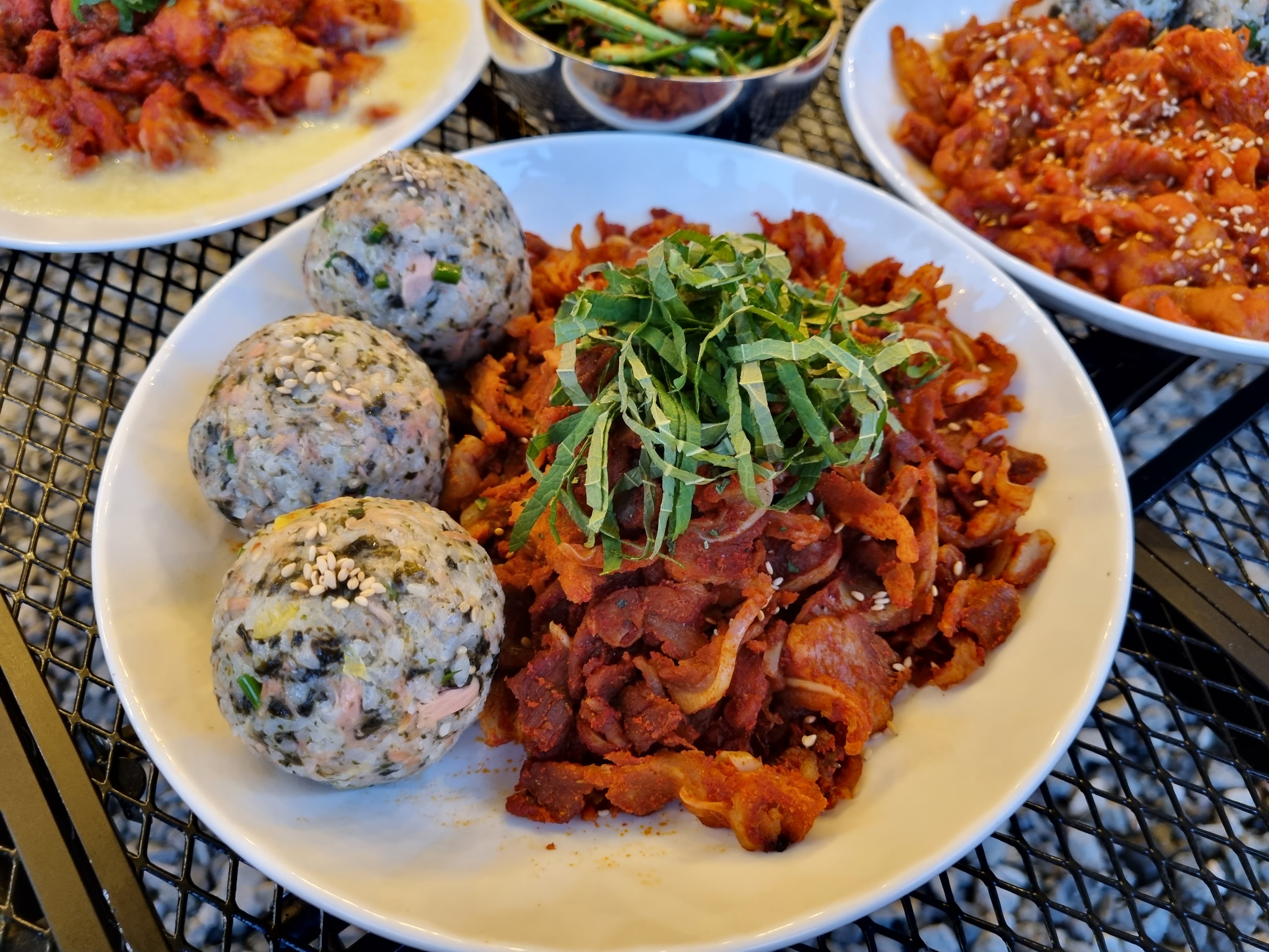 야식6종 닭갈비 무뼈닭발 오돌뼈 돼지껍데기 순살 미니 족발 보쌈 편육 밀키트 청년고기 : 청년고기
