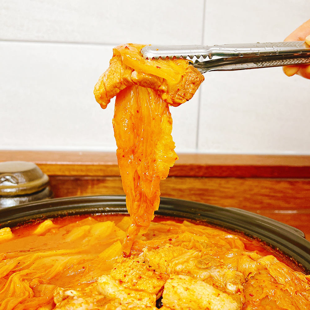 김치찜 돼지고기 김치찌개 삼겹살 통김치찜 1kg 1.5kg 천지푸드 : 천지푸드