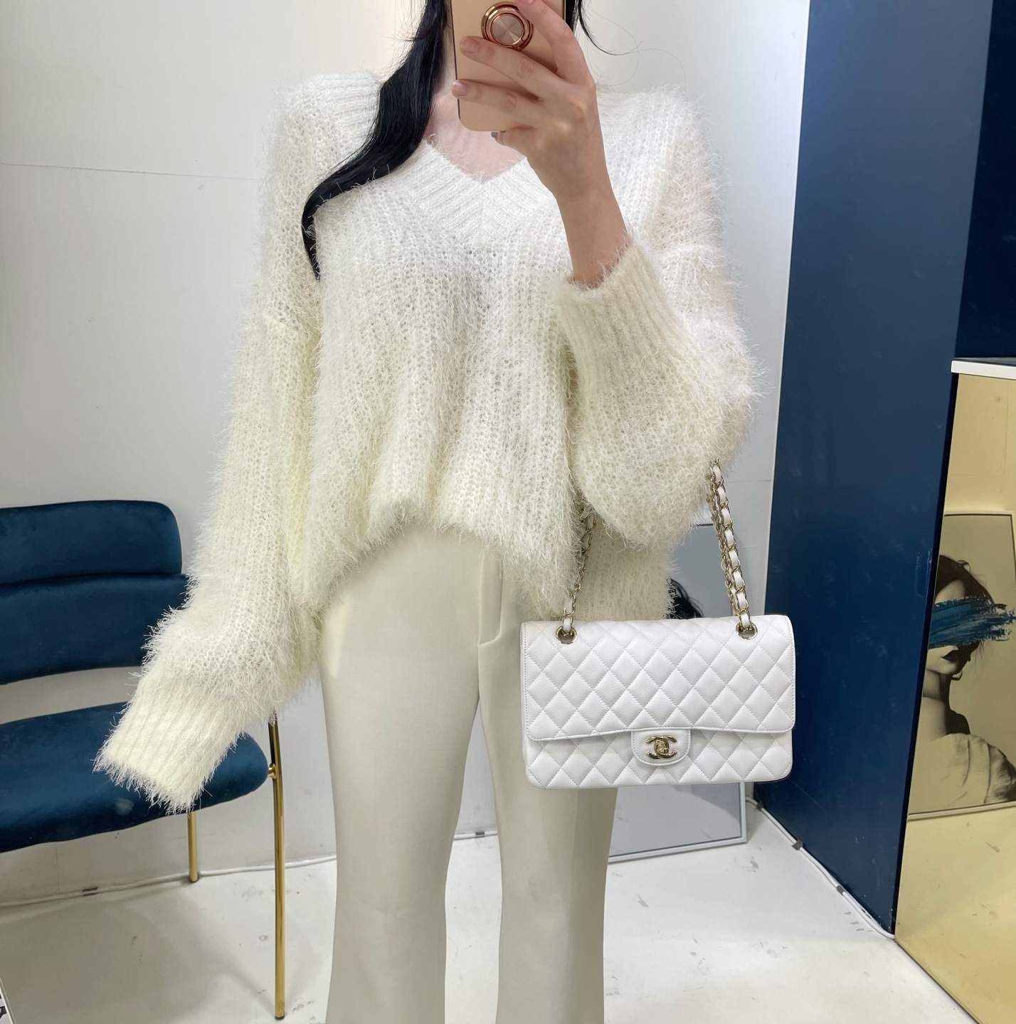 [하이퀄리티] 퀸즈 도톰 브이넥 니트 4color : 어바웃 데일리