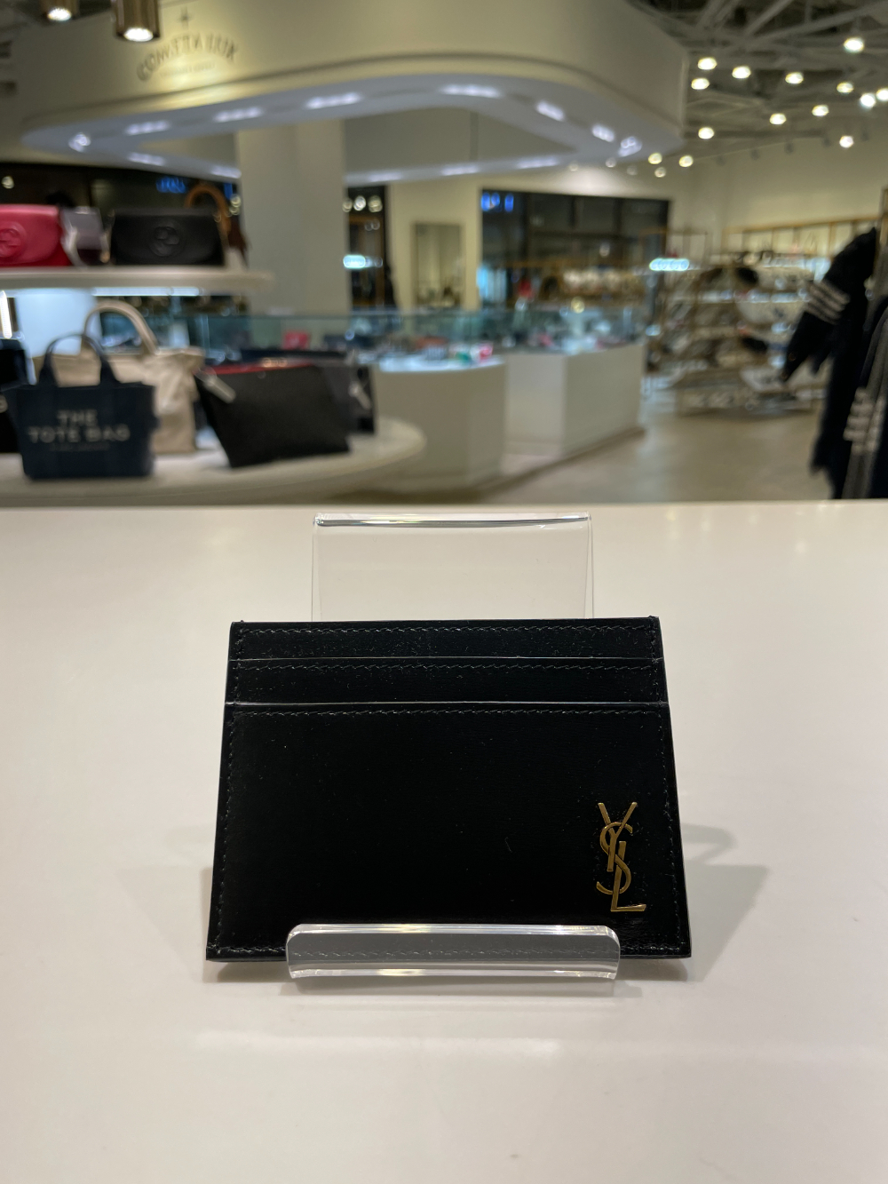 [SAINT LAURENT] 생로랑 타이니 모노그램 금장로고 카드지갑 607603-02G0W-1000 : 신세계파주점 코메타LX