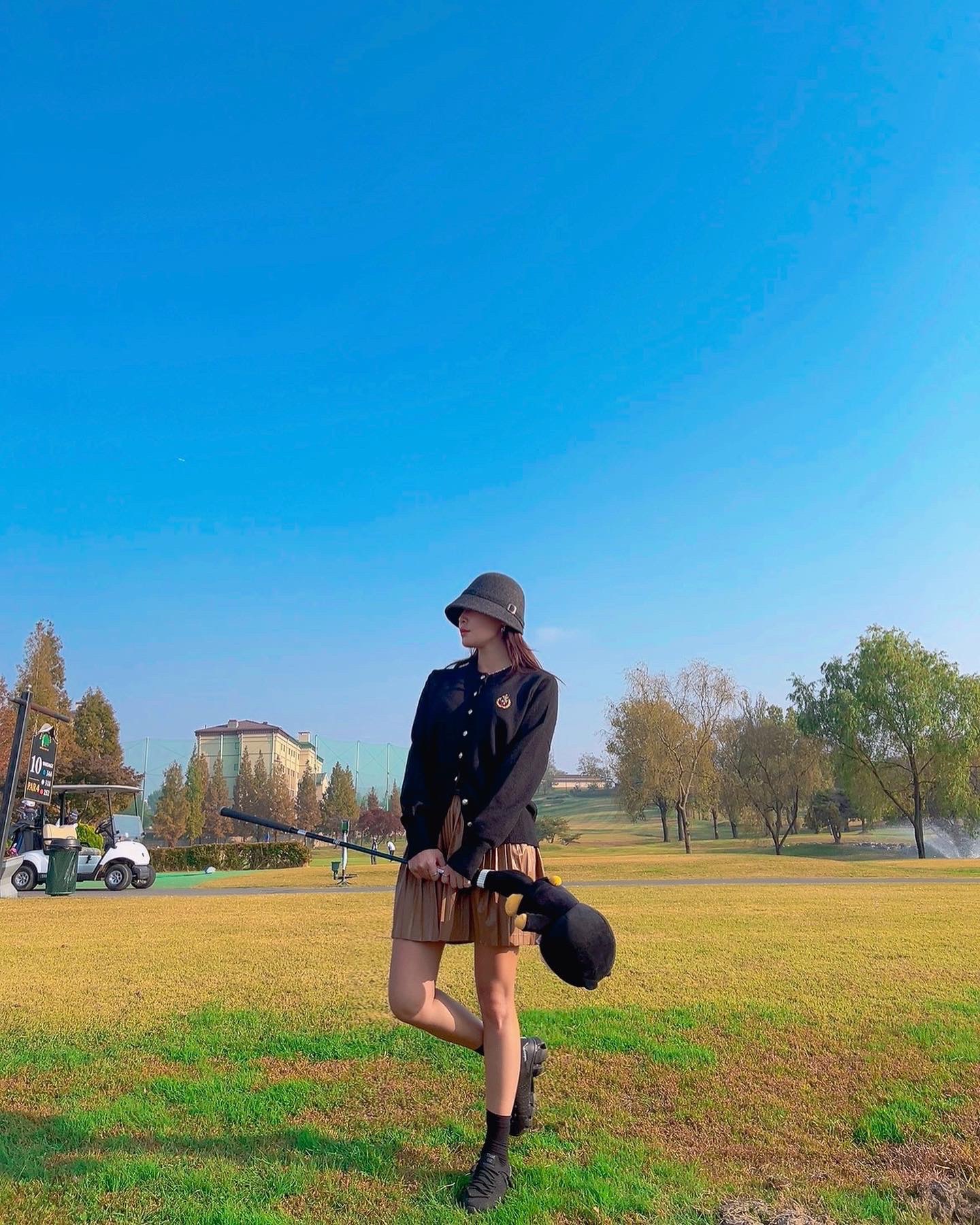 여성 골프 데일리 라운딩 골드 자수 가디건 : 폴인제이