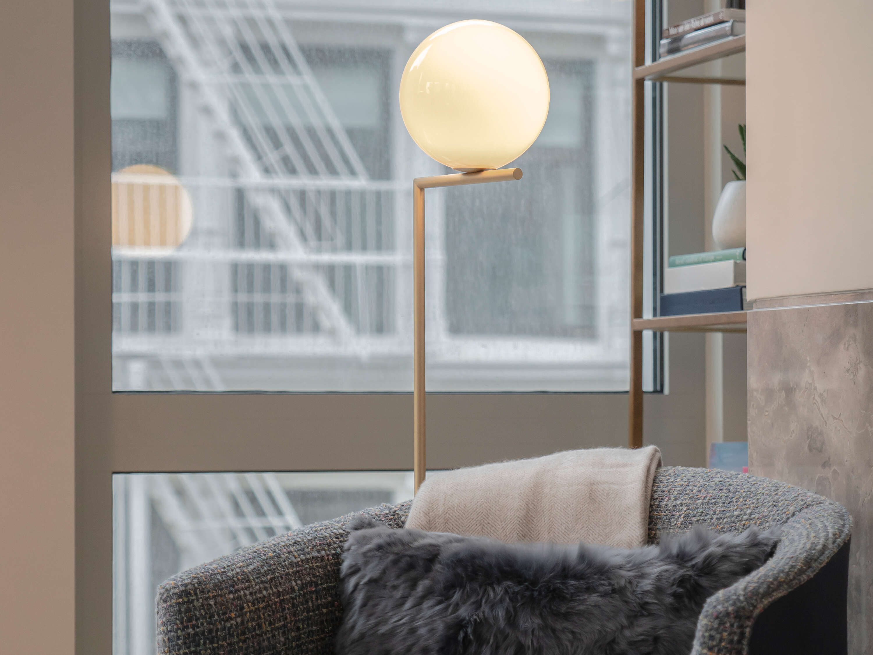 FLOS IC Floor 플로스 아이씨 플로어 장스탠드 무드등 카페 인테리어 수입 조명 : 더몰스토어