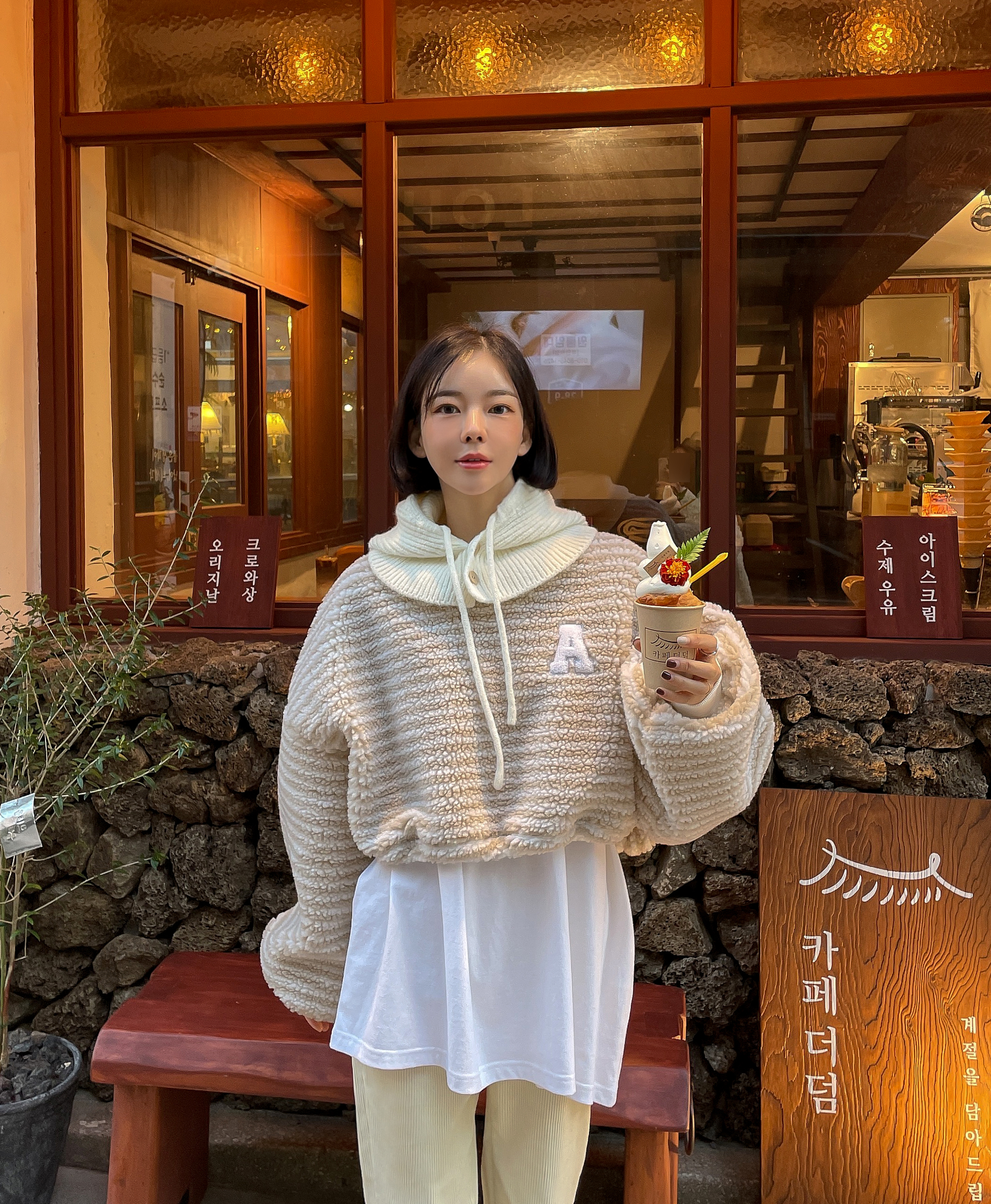 스트라이프 덤블 패치 맨투맨 (3col) : 파미아베크