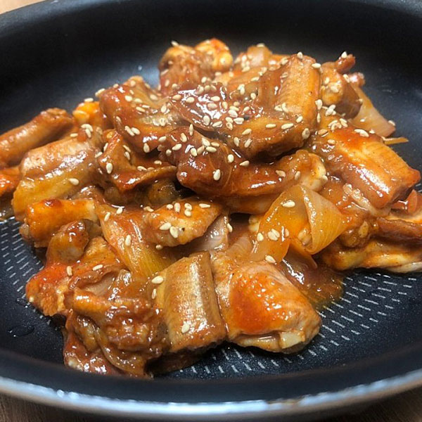 부산 생물 꼼장어 1kg(손질 후 580g내외) 소스제공 : 먹고 놀자