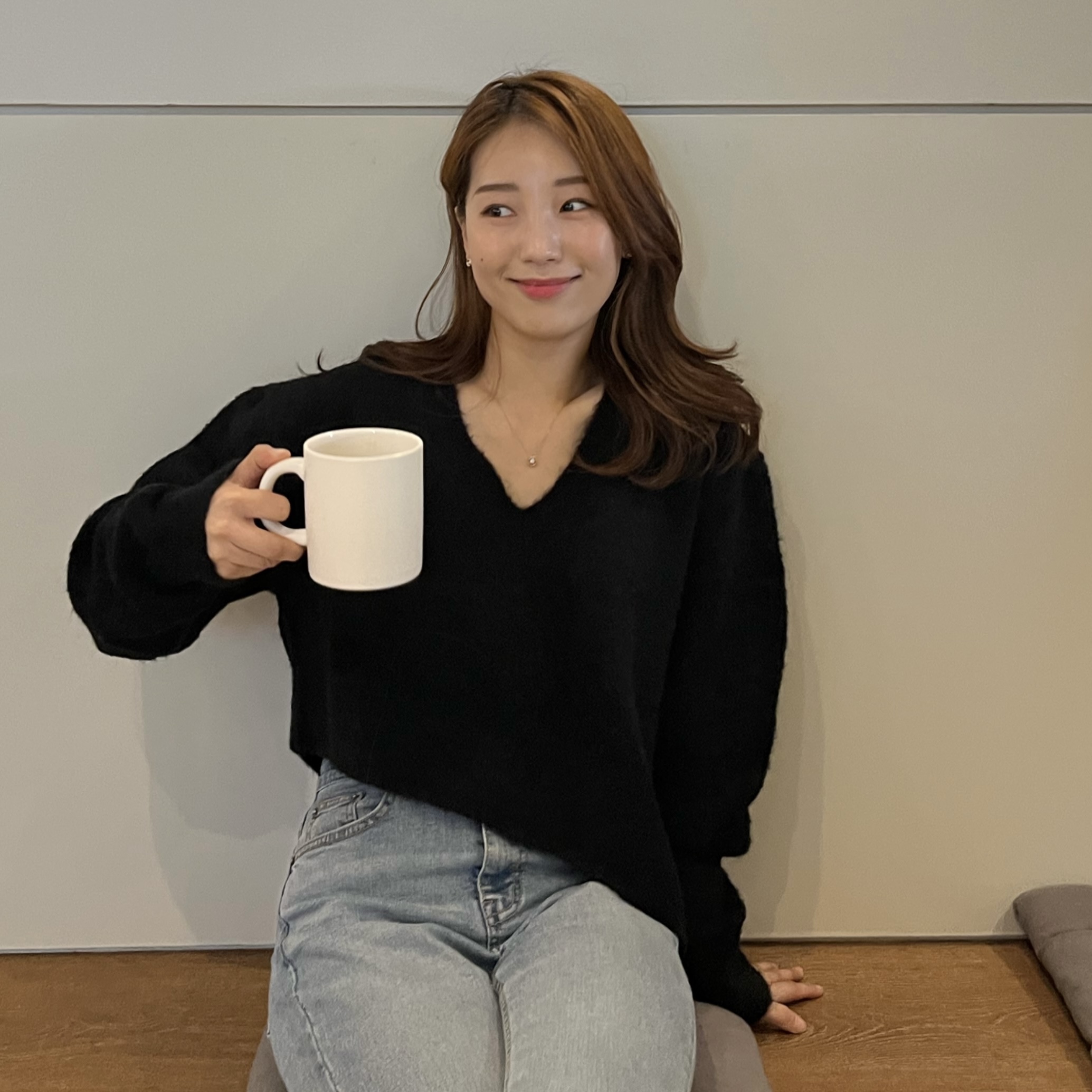 [시즌오프세일] 브이넥 니트 크롭 사선 울 여성 숏 니트 : 시즈에트