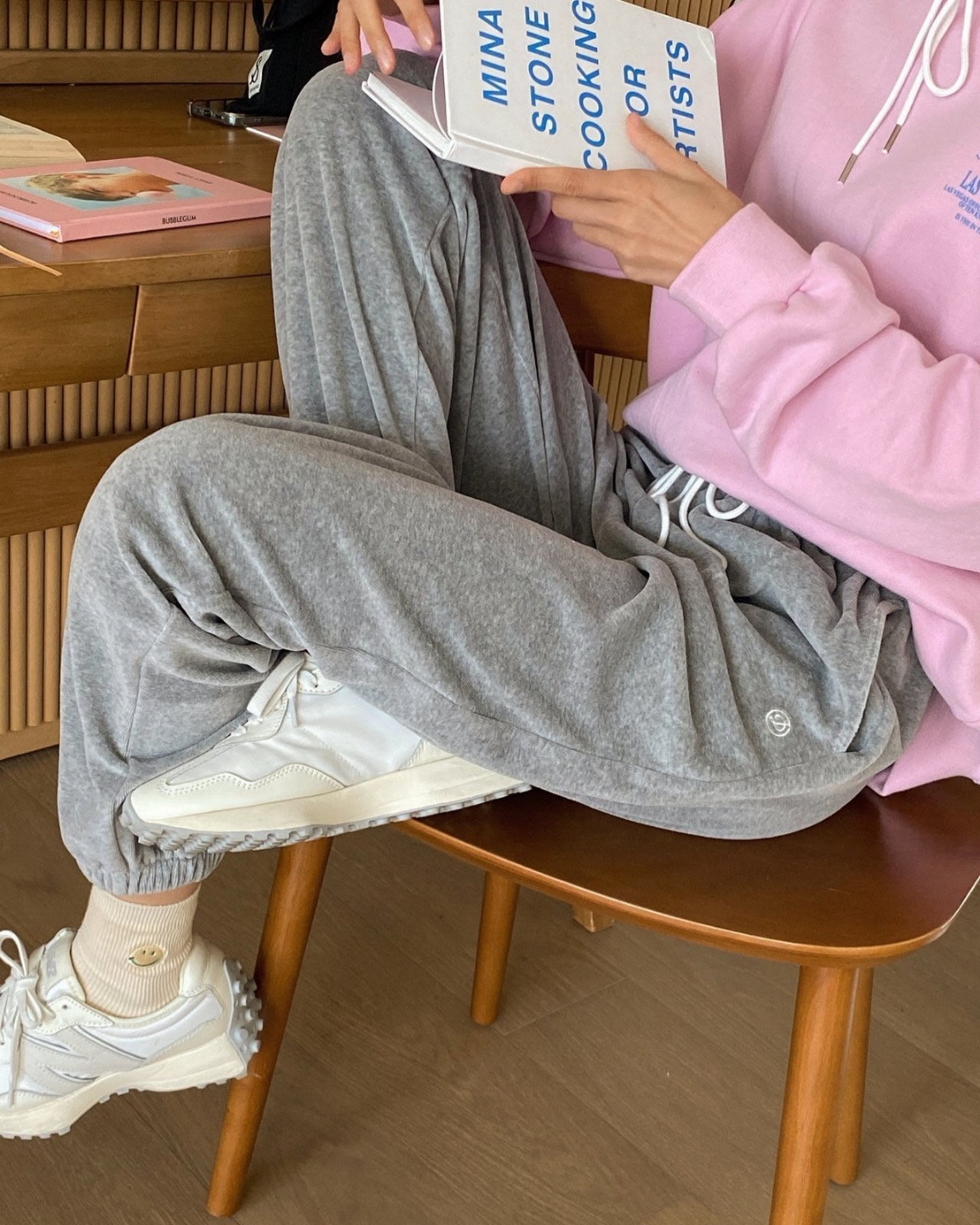 벨로아 자수 조거 팬츠 : 스타일피노