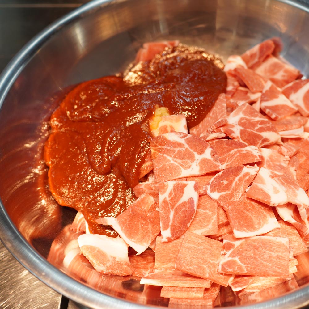 수제 돼지왕구이 돼지갈비 제육볶음 1Kg 한돈양념목살 850g : 우돈상회