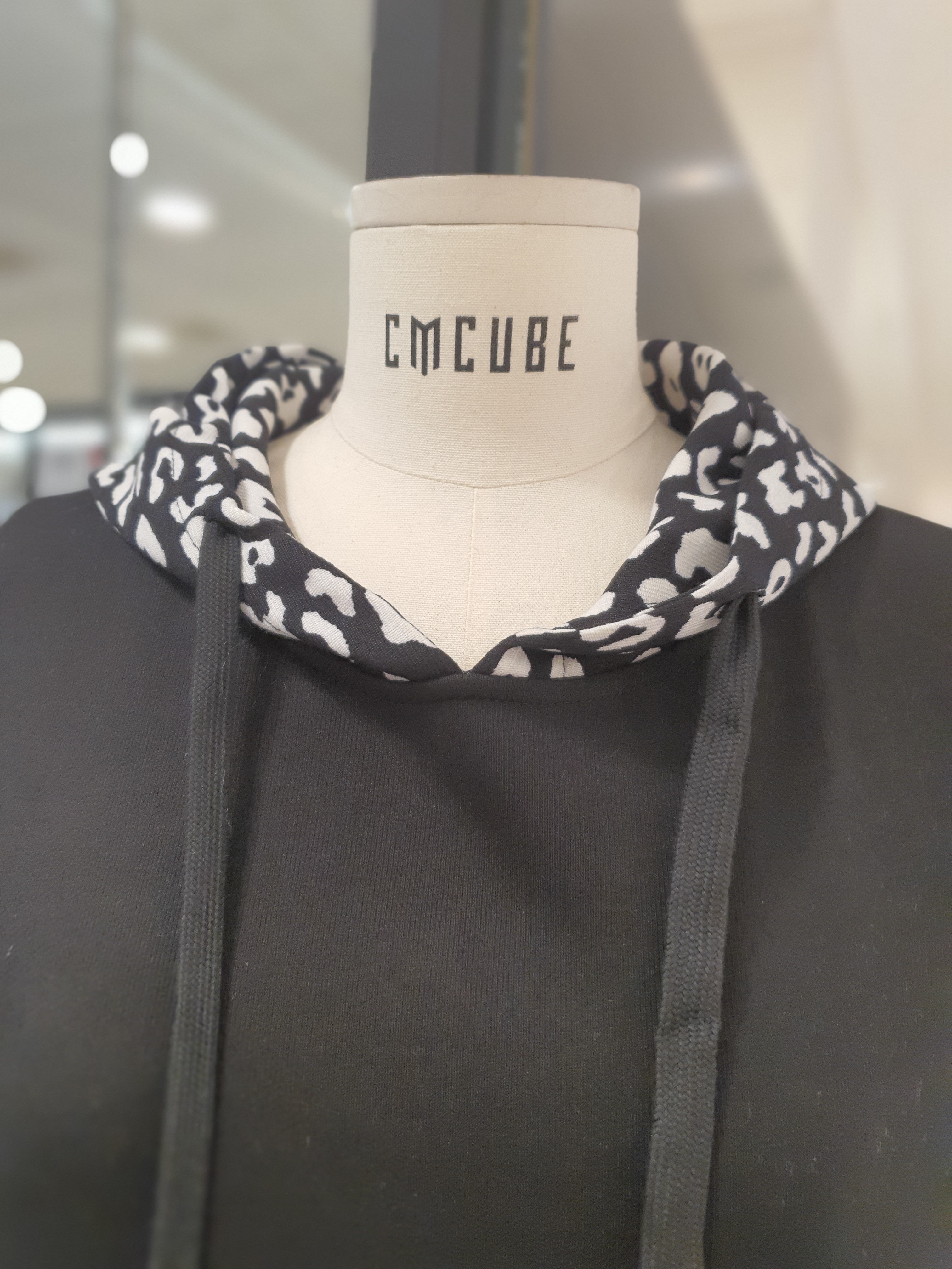 씨엠큐브CMCUBE 중앙 호피 나염 후드 티셔츠 CMLA23373 : 동아 수성점 CM큐브