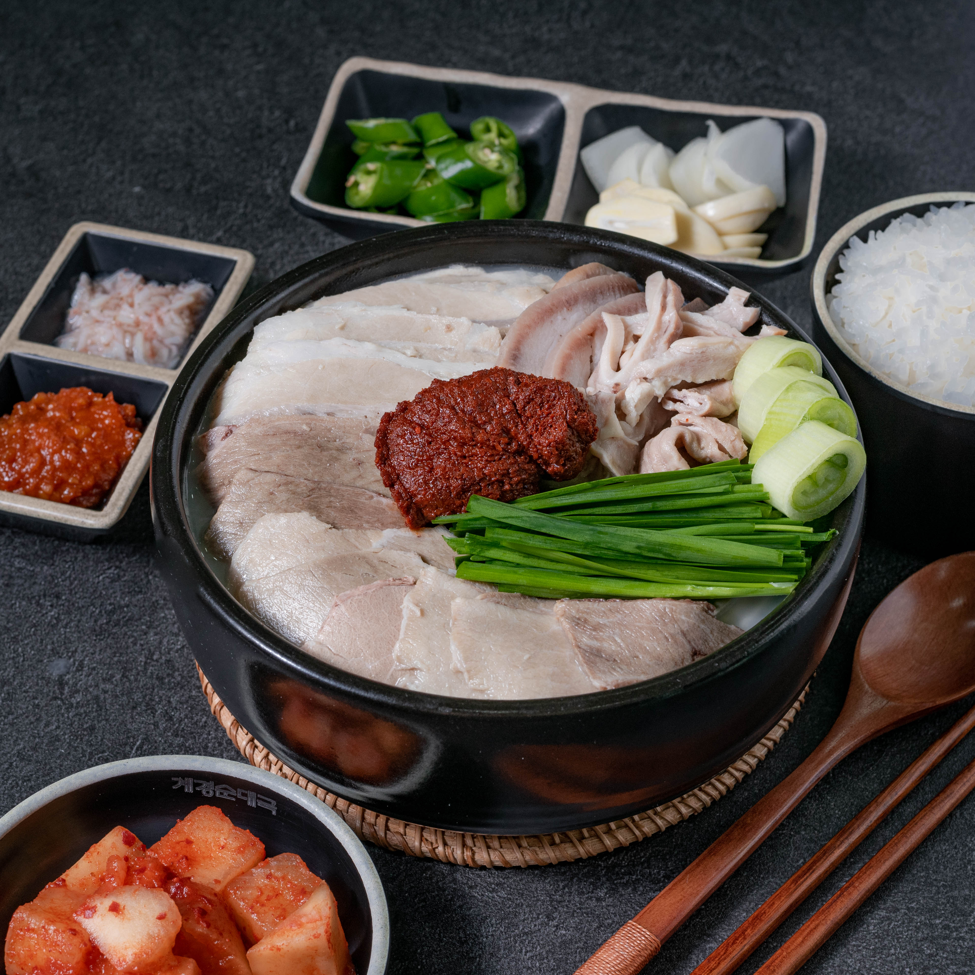 믿고먹는 잡내없는 수육고기 2kg 국밥용살코기 수육국밥고기 : 위플푸드