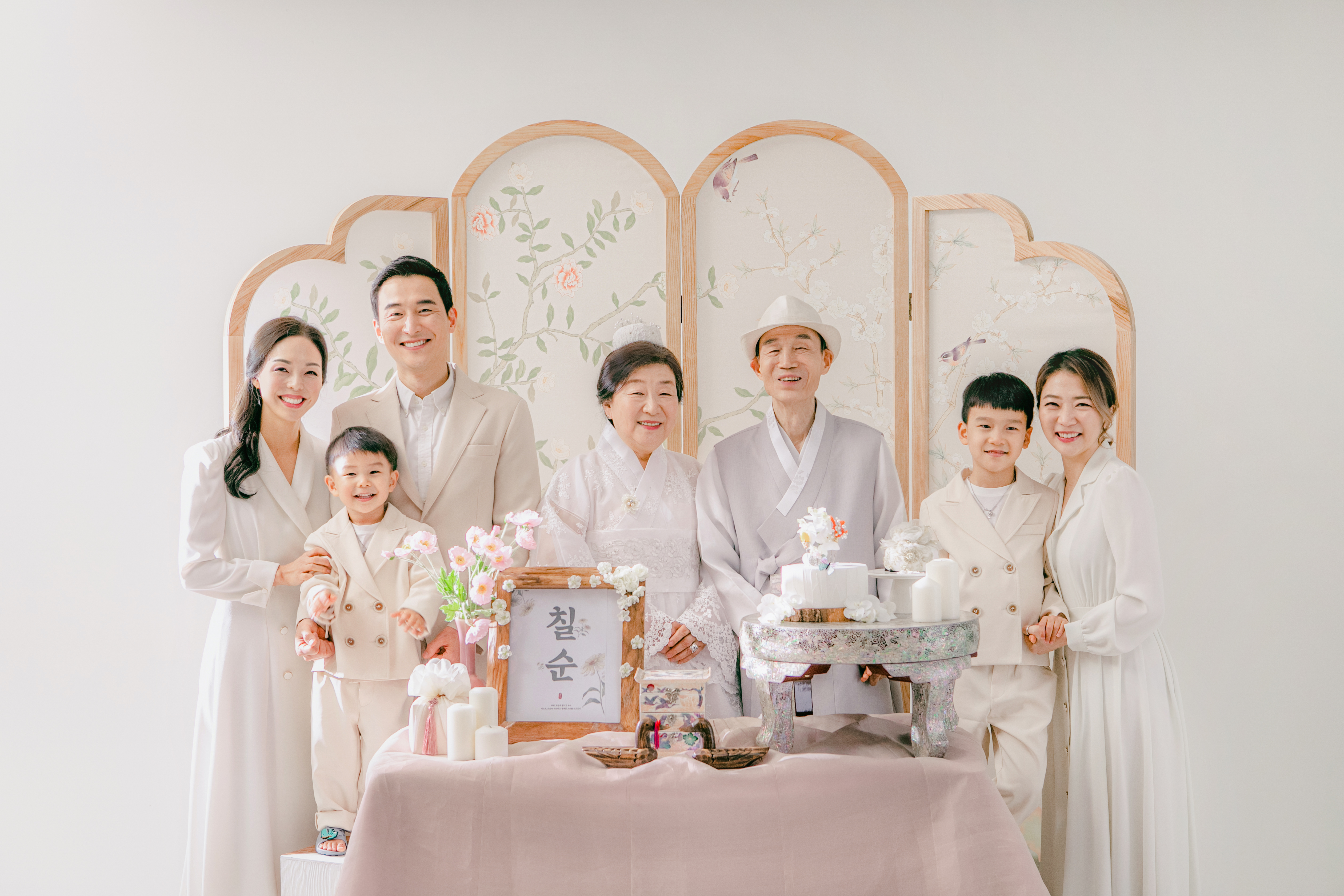 울산중구가족사진 리마인드웨딩촬영 컨셉사진관 환갑칠순팔순 의상 헤어메이크업제공 포시즌패밀리 : 포시즌패밀리울산