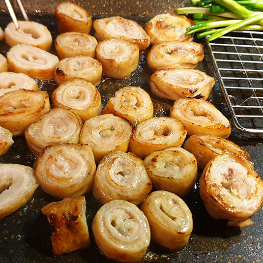 국내산 대구 삶은 돼지 막창 400g 부산물 구이 생막창 냉동 소 저절로막창 : 굳팜