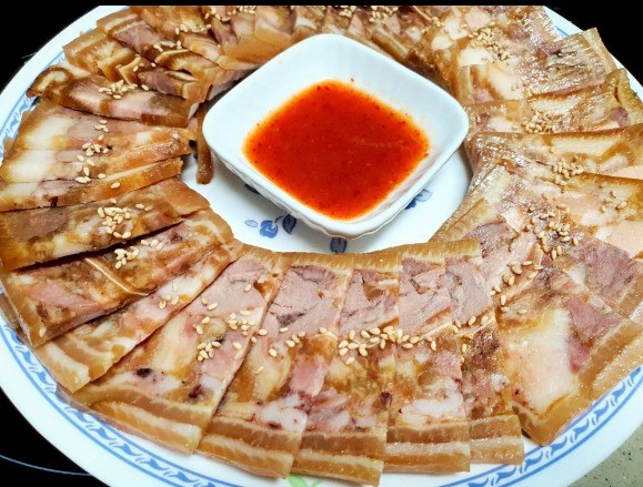 흰여울푸드 썰려있는 돼지편육 머리고기 450g 국내산 돼지머리 머릿 냉장 야식 술안주 : 빈앤쿡스