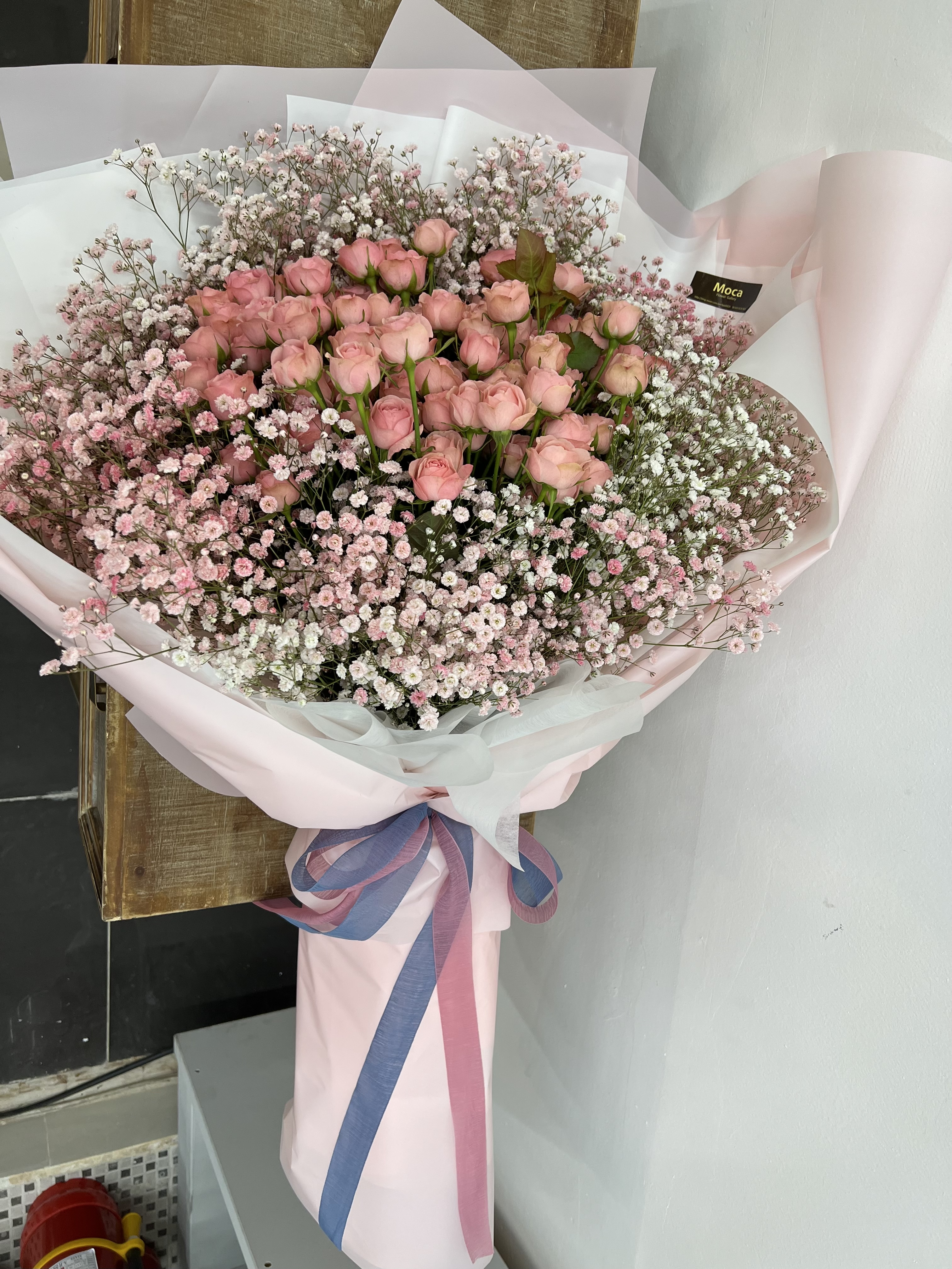 대전꽃집 둔산동꽃집 _대형안개자나장미 졸업식 꽃다발 월평동 봉명동 도안동 만년동 탄방동 갈마동 : 모카플라워