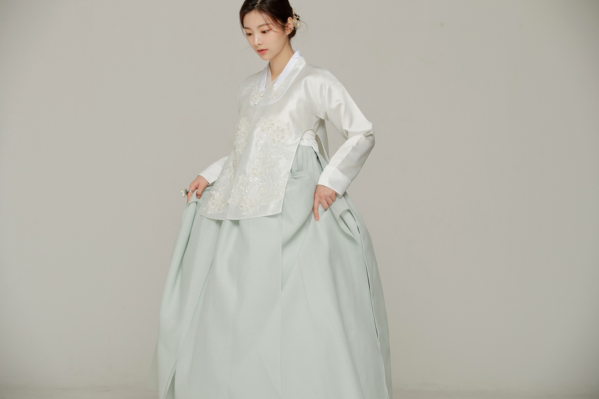한복대여 한복브리에 민트프릴 결혼식 신부한복 화보 웨딩촬영 : 한복 브리에