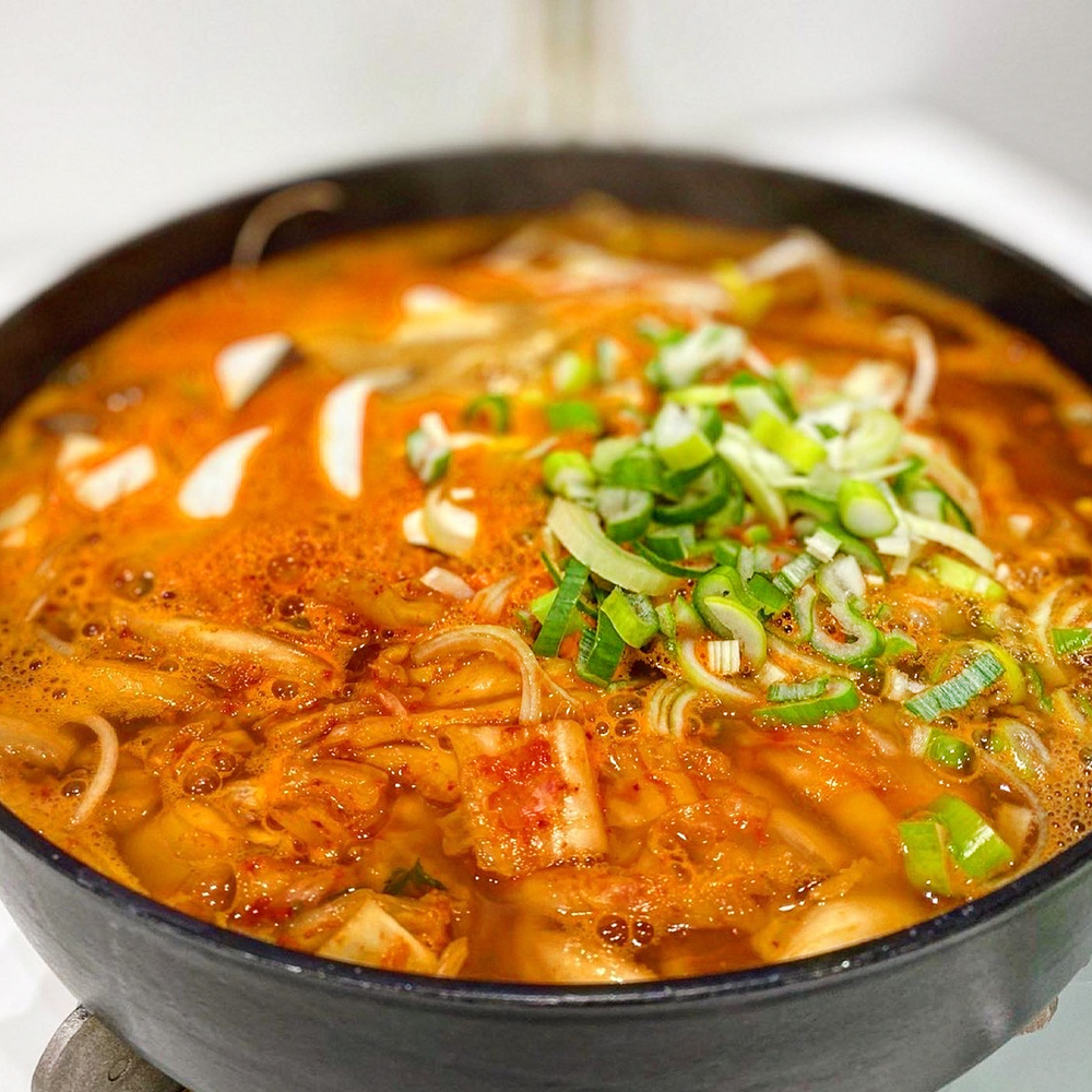 얼큰 칼국수 김치 매운 수제 밀키트 전국 택배 맛집 간편식 캠핑 요리 음식 : 만두가족