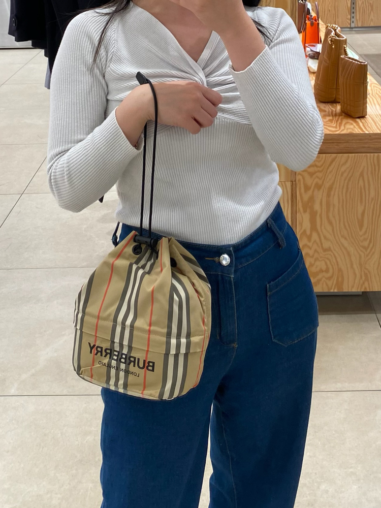 [영국아울렛/관부가세포함] 버버리 BURBERRY 포이베 아이콘 파우치백 ARCHIVE BEIGE 80267371 : 런던패밀리