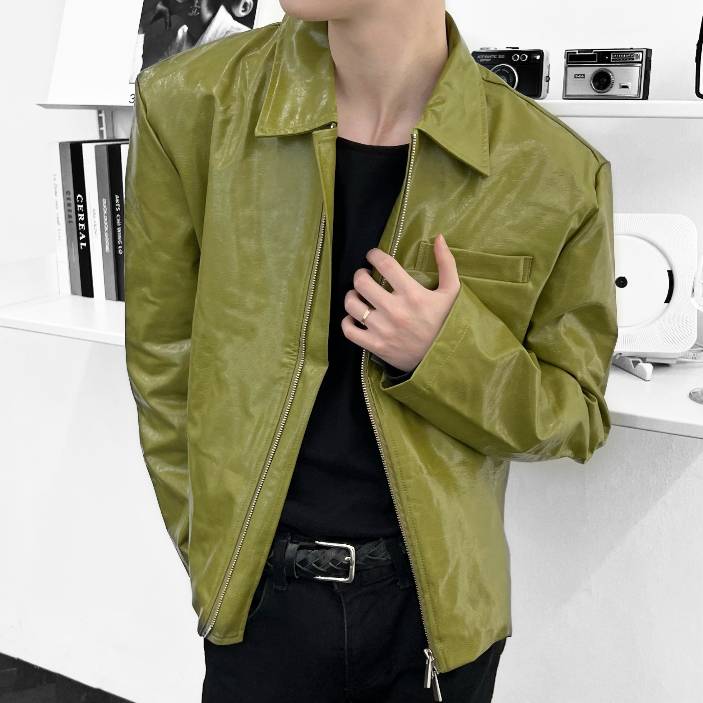 OA 볼트 코팅 크롭 레더 자켓 3Color : 웰컴투무드