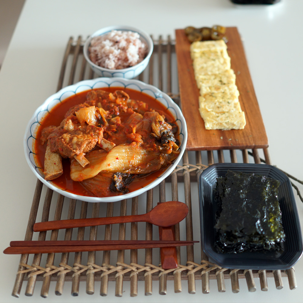 돼지갈비 묵은지 김치찜 2인분 정말간편 밀키트 캠핑 음식 요리 : 남선생홈푸드
