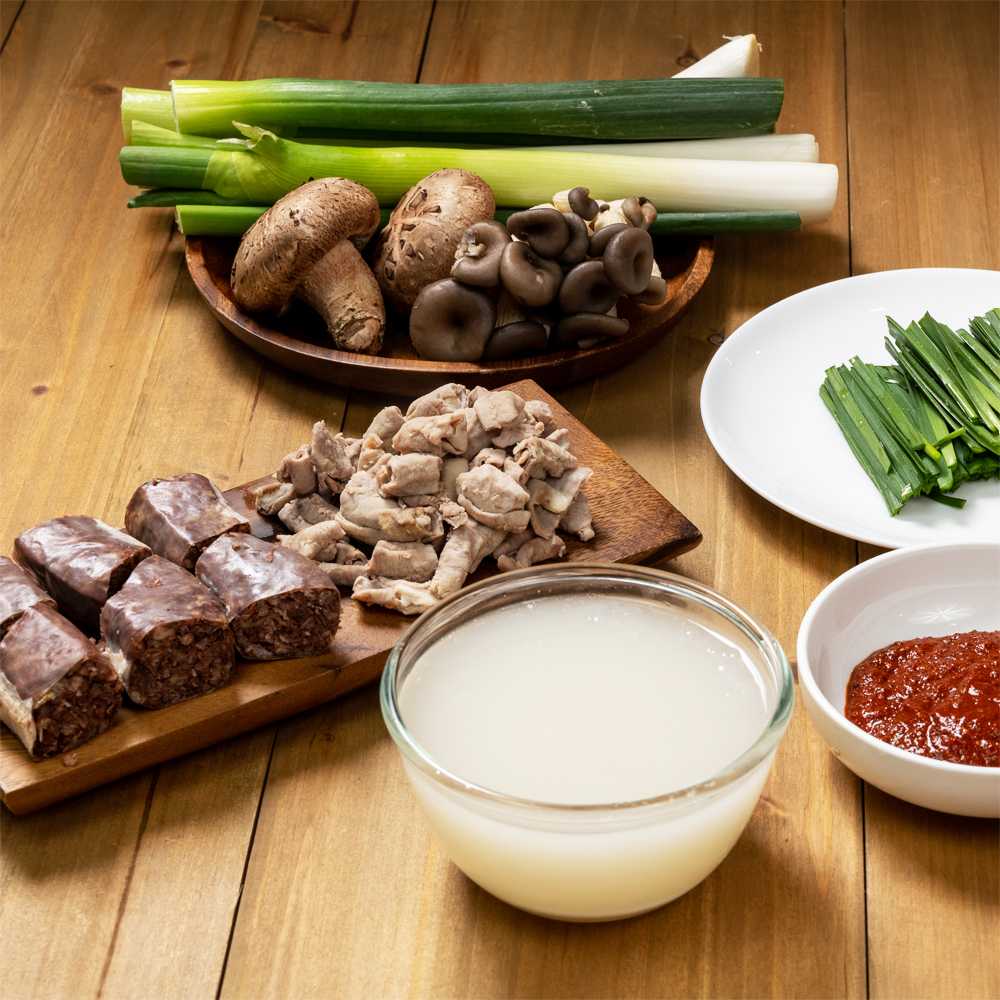 [신림동 또순이] 작은아들 순대곱창전골 1.35kg 순대 곱창 야채 육수 우동사리 양념장 : 신림동 또순이