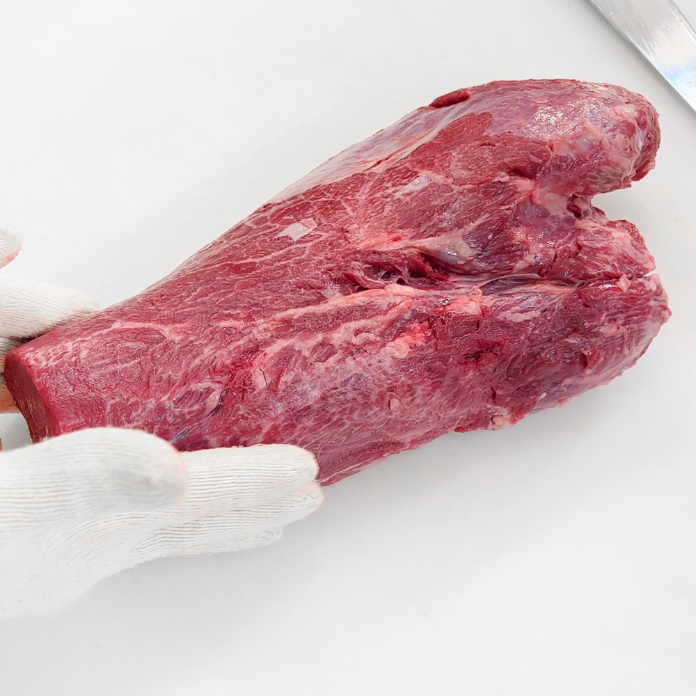 투뿔 한우 꾸리살 덩어리고기 1.4kg 육회 스테이크 구이 국거리 장조림 불고기 잡채 : 신풍한우마을