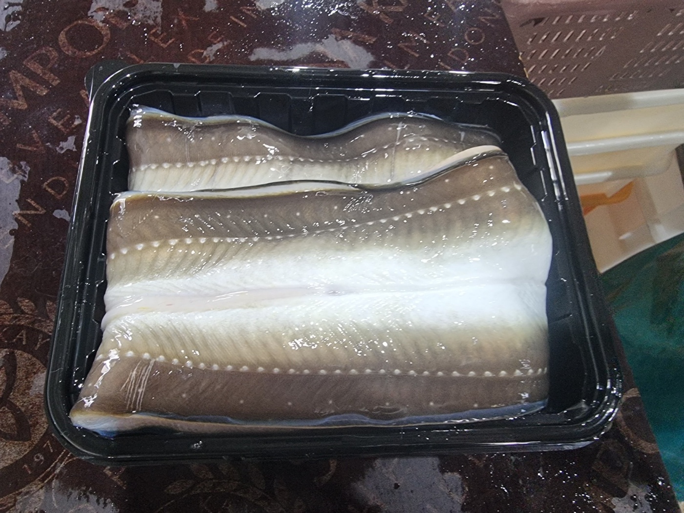 산지직송 통영 당일 손질 바다장어 대 1kg(실중량 650g 내외) 2-3미 (소스포함) : 천광수산