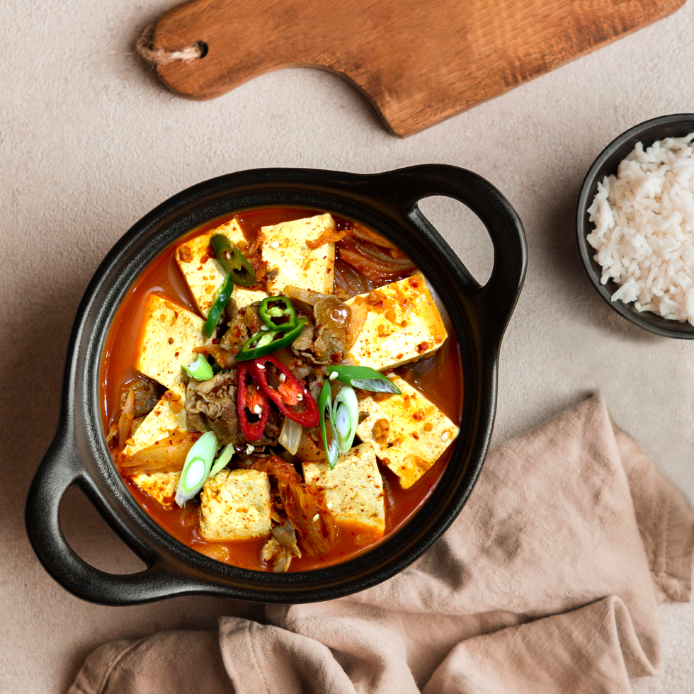 김치찌개 밀키트 돼지찌개 2인분 560g 국물 간편식 한식 캠핑 : 복만네쇼핑