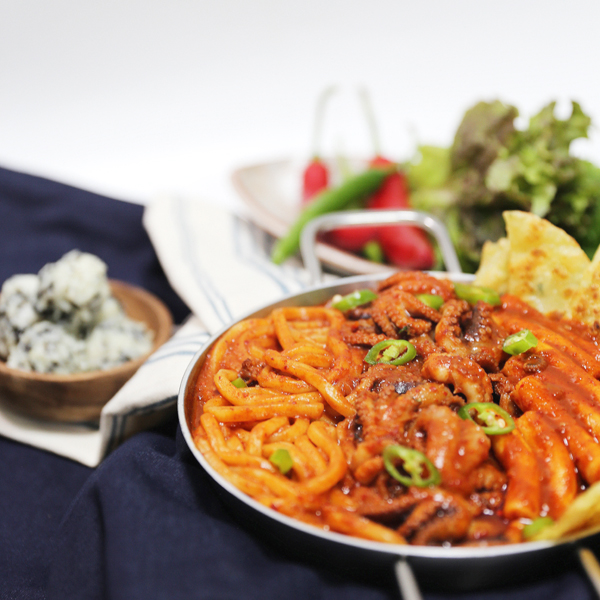 캠핑밥상 납작만두 쭈꾸미 떡볶이(770g) - 3팩부터 추가10% : 밤탱이네