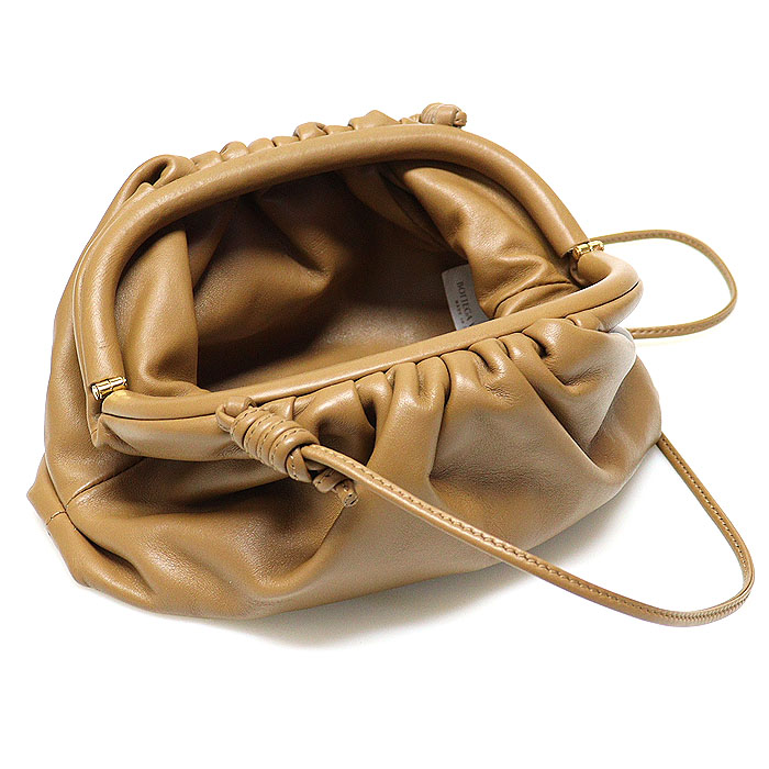 [중고명품 미스터문] Bottega Veneta(보테가베네타) 585852 티크 브라운 카프스킨 만두백 미니 파우치 크로스백 [중고명품매입]... 