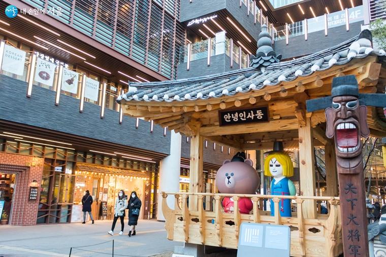 [단독여행] 외국인 서울시티투어 S (경복궁 북촌 조계사 인사동 여의도유람선 한정식) : 주식회사 리드유어트립