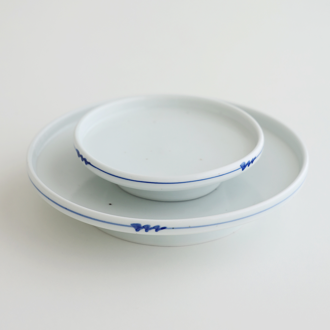 [규담 오규영 작가] 블루비 보름 플랫 접시 (대형 지름 18cm) - 굽접시 디저트접시 접시세트 집들이 선물 고백자 청화 핸드메이드... 