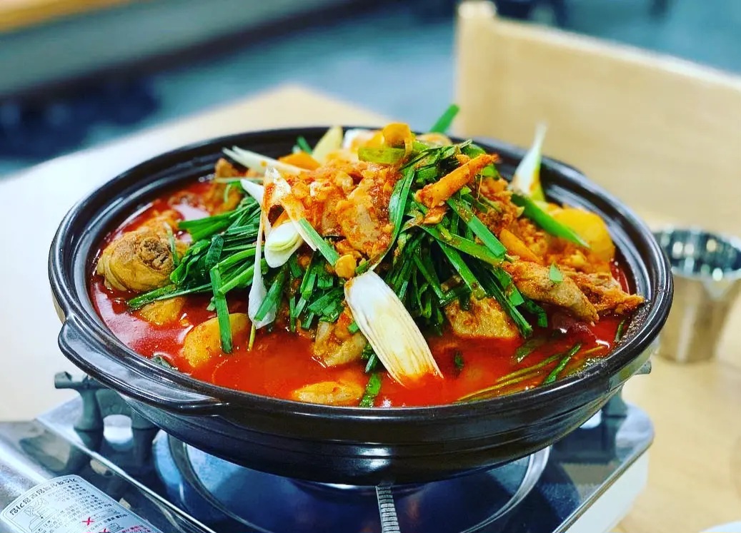 60년전통의 강변산닭 닭도리탕 완조리밀키트 2.2kg : 강변산닭
