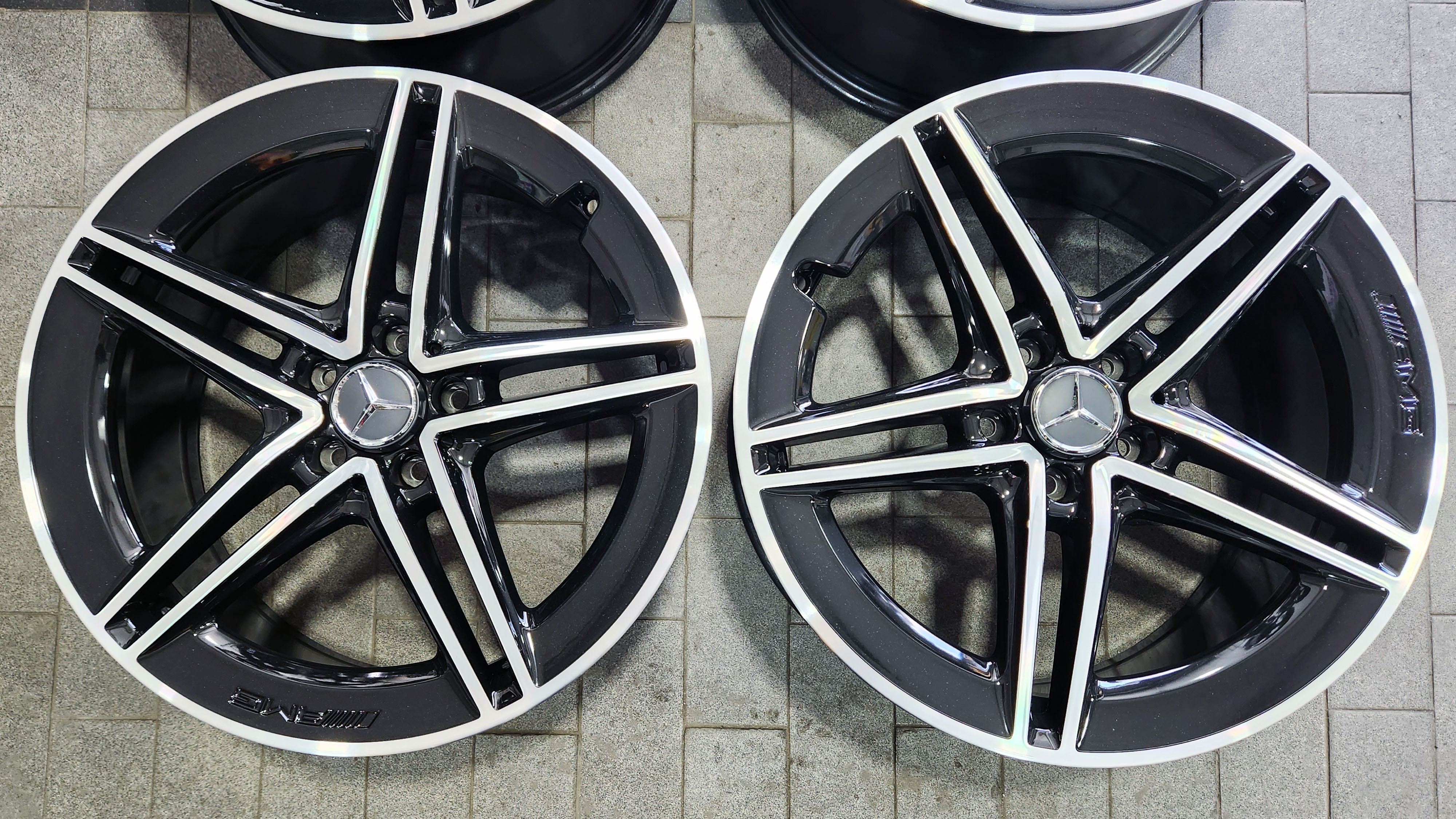 19인치 신형 벤츠 CLA45AMG 블랙폴리쉬 커스텀 정품 순정휠 1대분 [PCD112 / 5홀] : 휠모아
