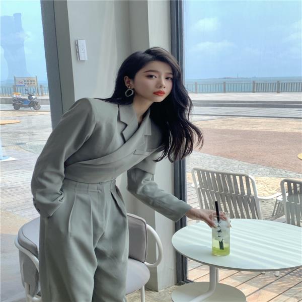 행복배틀 6회 옷 패션 송정아 진서연 그린 그레이 숏 크롭 자켓 팬츠 세트 투피스 : 플뤼데테