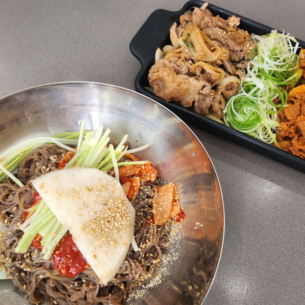 수제 돼지갈비 맛 양념 왕구이 300g+냉면2인 세트 : 밀키트맘