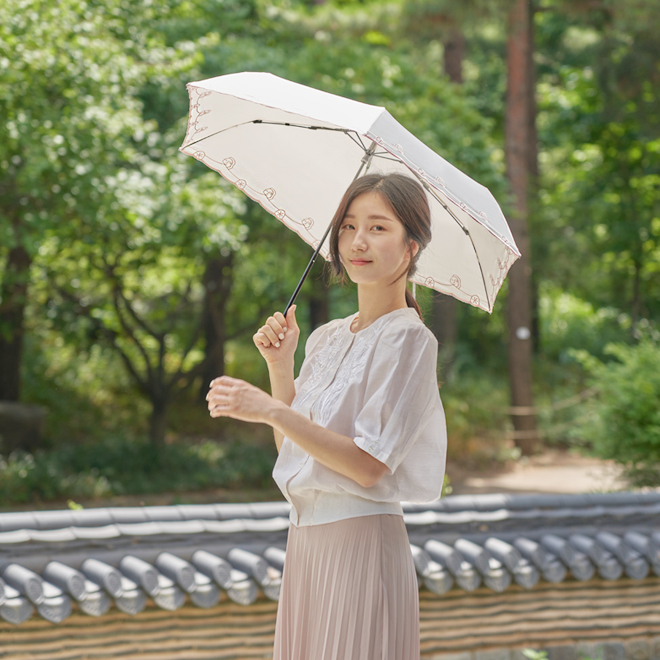 신라의 미소 우산 겸 양산 수막새 국립박물관 뮷즈 국립중앙박물관 굿즈 : 국립박물관 뮤지엄샵