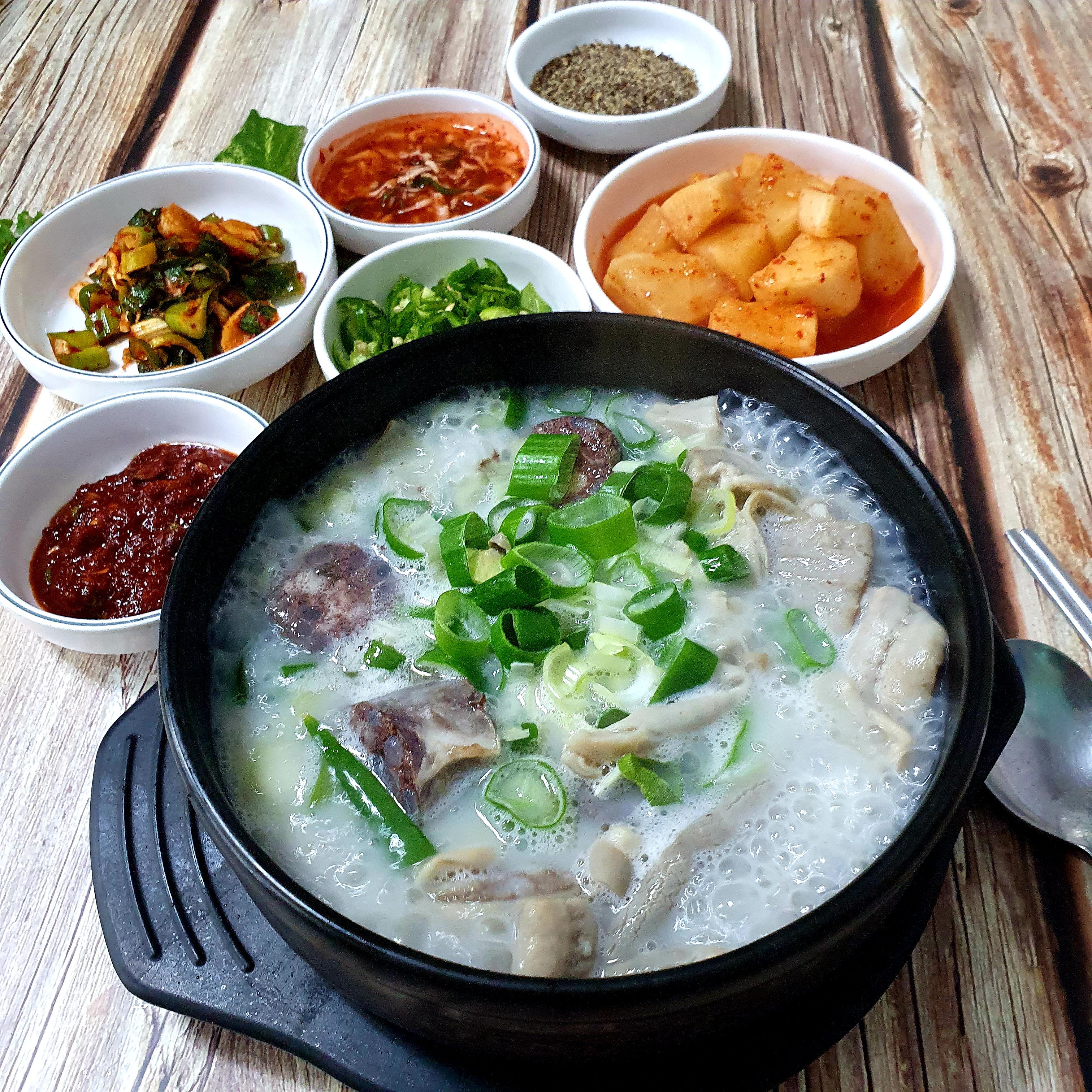 다정순대 깔끔 구수 돼지국밥 사골순대국 얼큰순대국 즉석국 순댓국 밀키트 700g : 엄마 손맛
