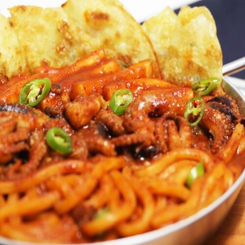 캠핑밥상 납작만두 쭈꾸미 떡볶이(770g) - 3팩부터 추가10% : 밤탱이네