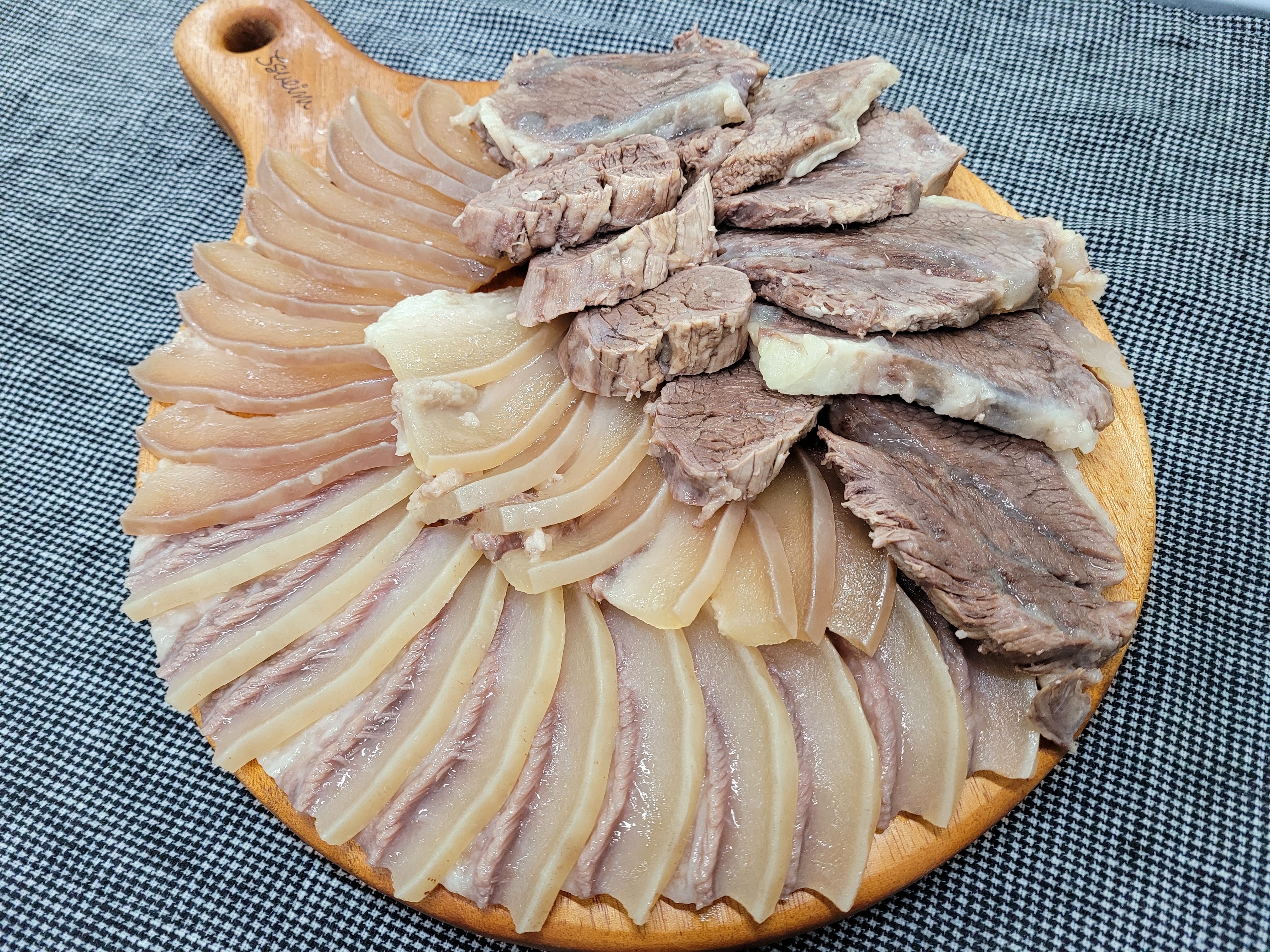 한우 삶은 소머리 삶은머리고기 수육 국밥용 소곱창 국내산 가공 500g 사골육수증정 : 들림푸드