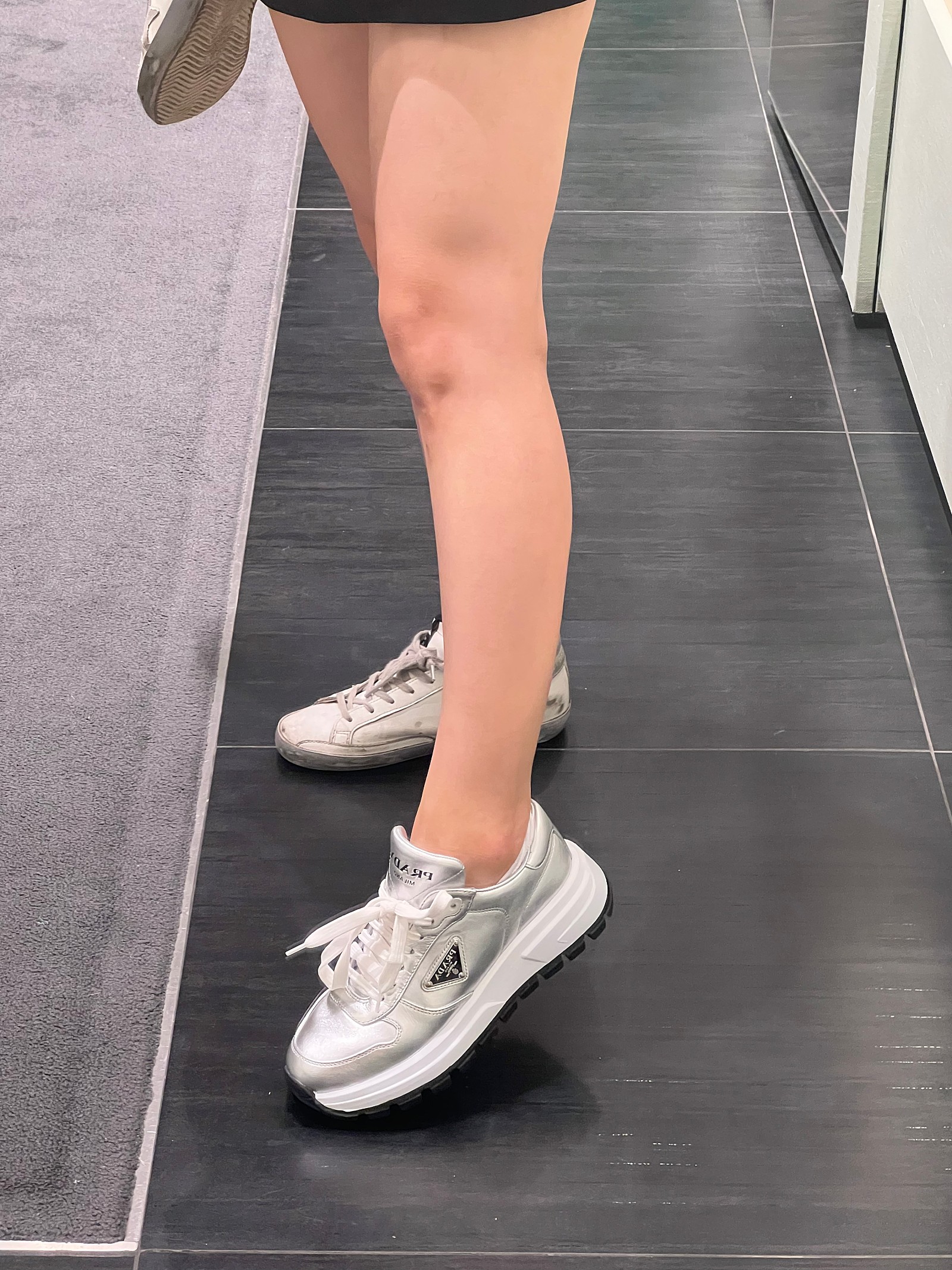 [국내] 프라다 여성 실버 스니커즈 1804M A21 F0118 : 엘부띠끄