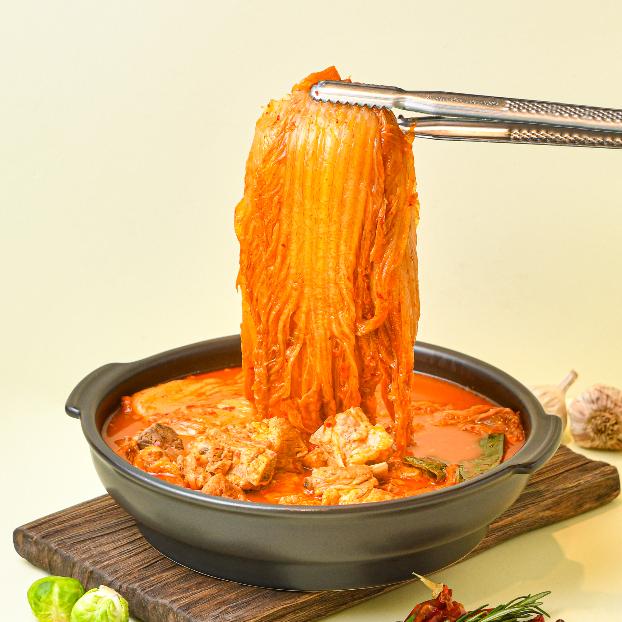 찌개의여왕 국내산 돼지갈비 김치찜 1.2kg : 찌개의여왕