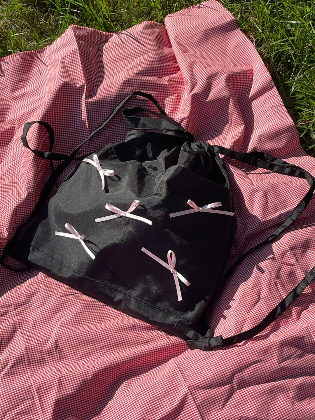 pink ribbon string bag (black) 핑크 리본 스트링백 짐색 : sosostudio