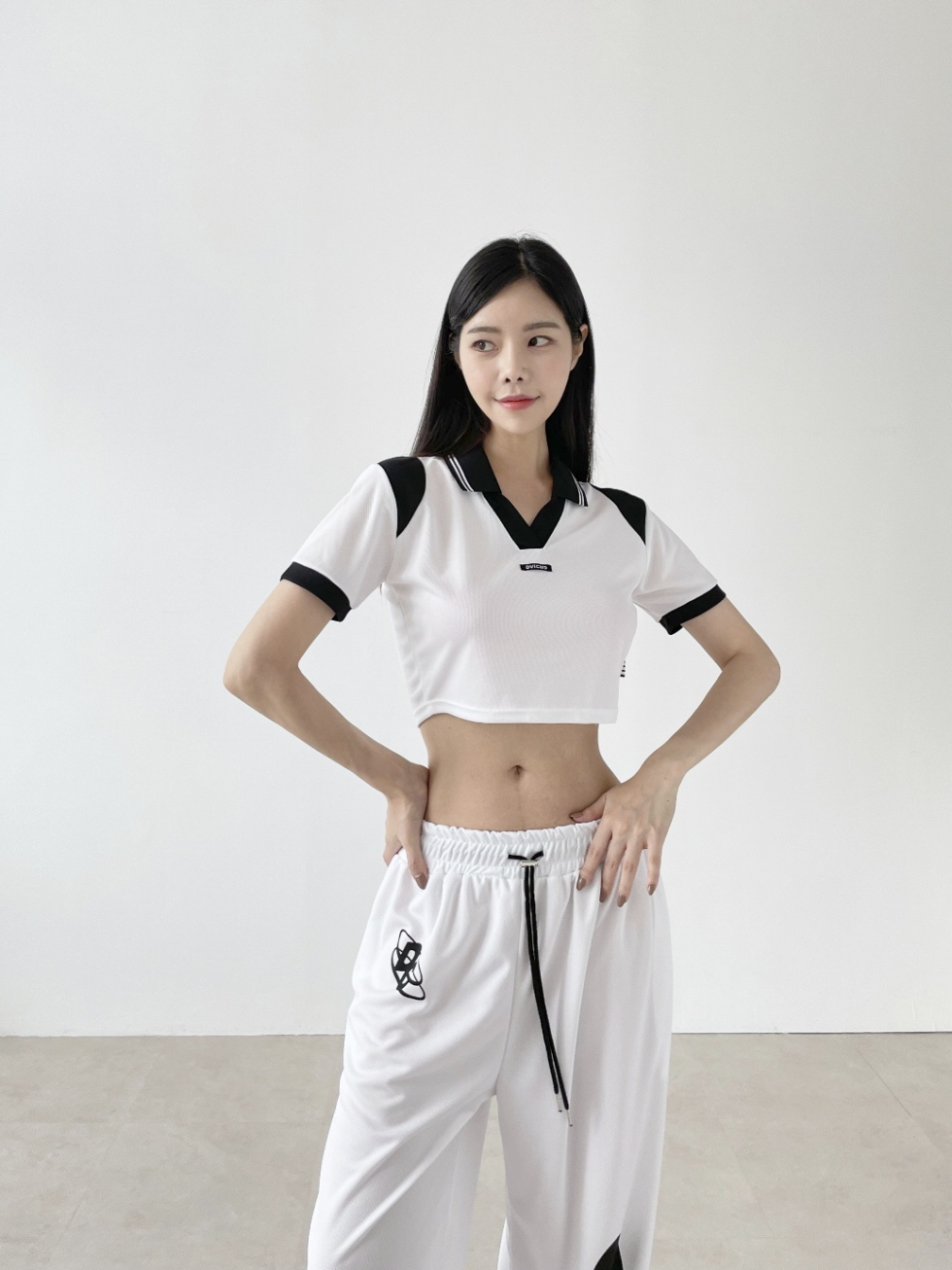무료배송 공연복 방송댄스복 댄스의상 카라 배색 크롭 티셔츠 (조거팬츠SET가능) : 홍돌