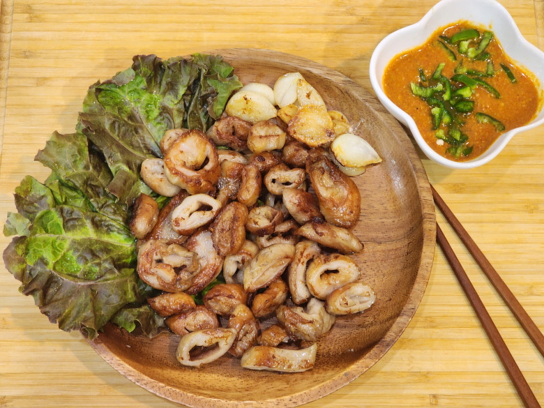 초벌 돼지막창 300g 구이 구운 캠핑 음식 안주 [아이스박스 무료배송] 창고 : wallow 왈로