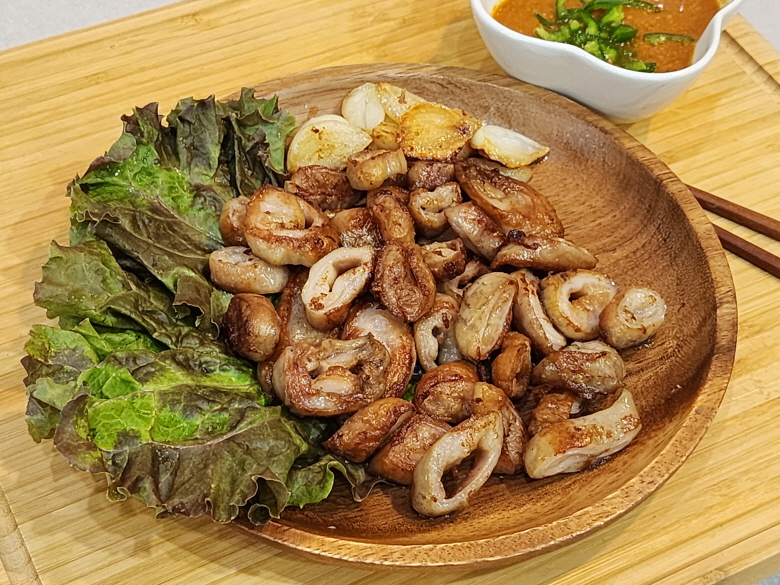 초벌 돼지막창 300g 구이 구운 캠핑 음식 안주 [아이스박스 무료배송] 창고 : wallow 왈로