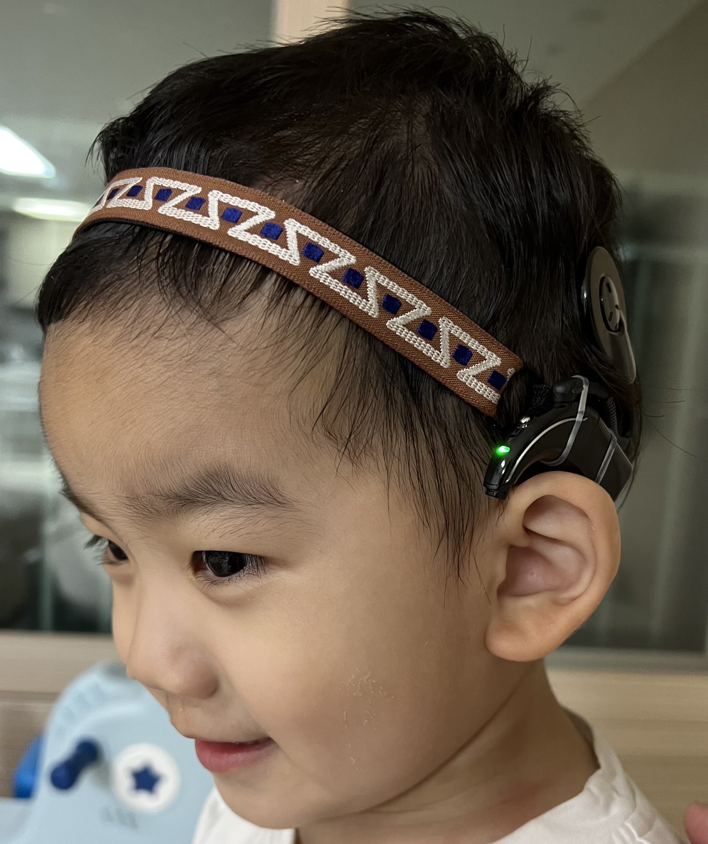 지그재그 네모 인공와우(보청기) 헤어밴드 : 달팽이로운