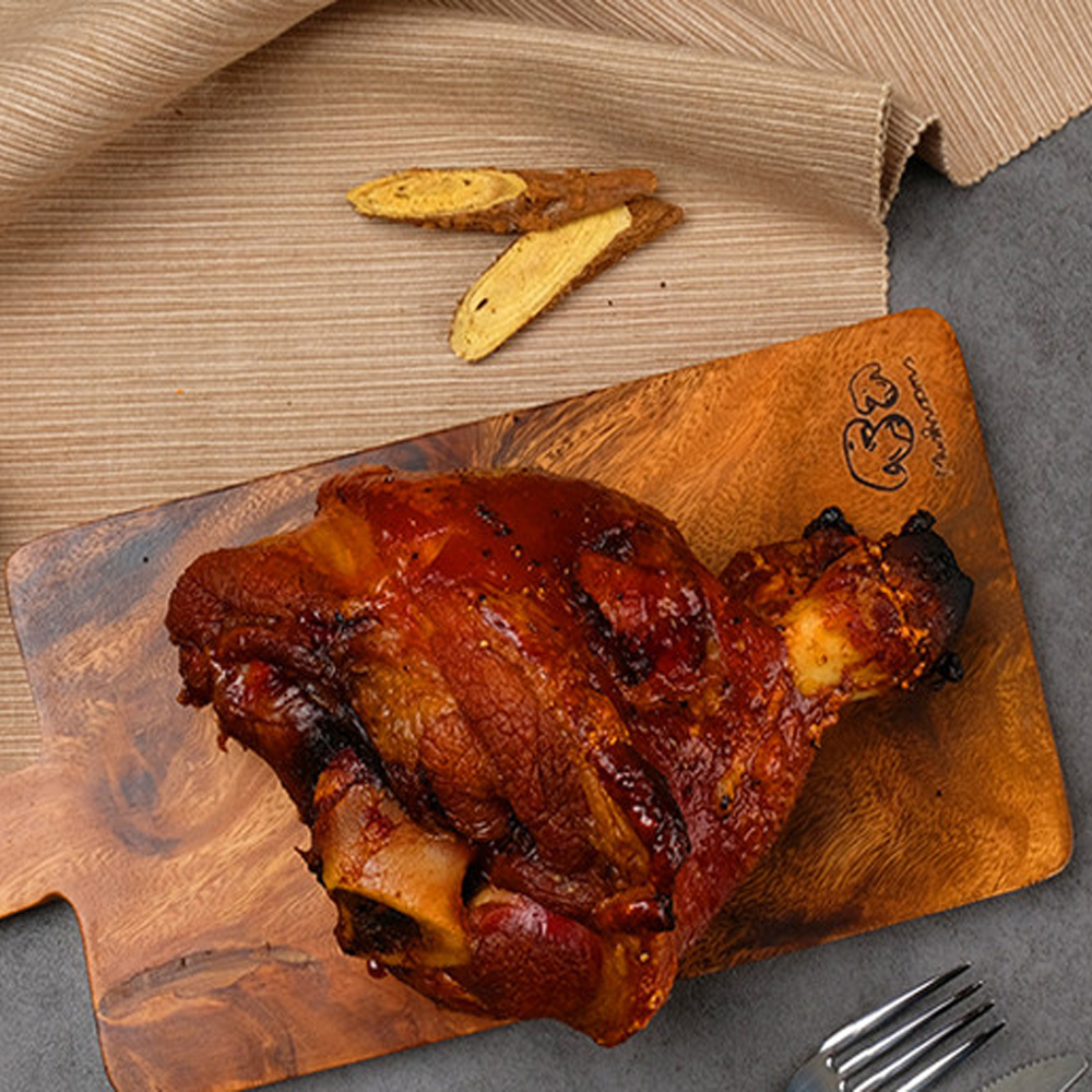 족발 슈바인학센 700g 900g 겉바속촉 훈제왕족발 허니머스타드 칠리소스 제공 : 리빙 하이클래스
